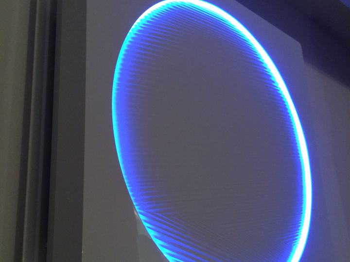LG ArtCool Gallery z podświetleniem